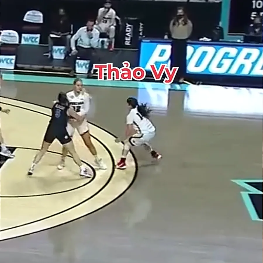 Truong Thao Vy on court in an NCAA basketball game, from the Sporting News Vietnam TikTok video